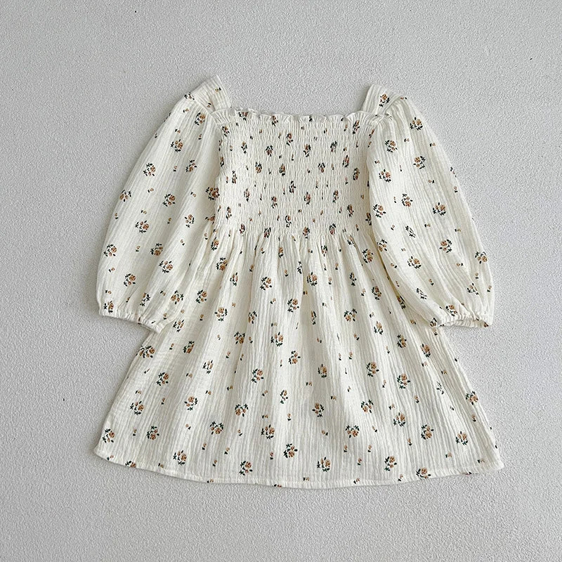 Süßes Prinzessinnen-Kleid mit Rosenprint
