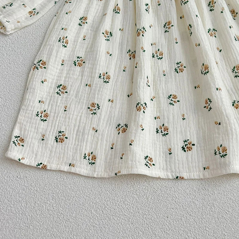 Süßes Prinzessinnen-Kleid mit Rosenprint