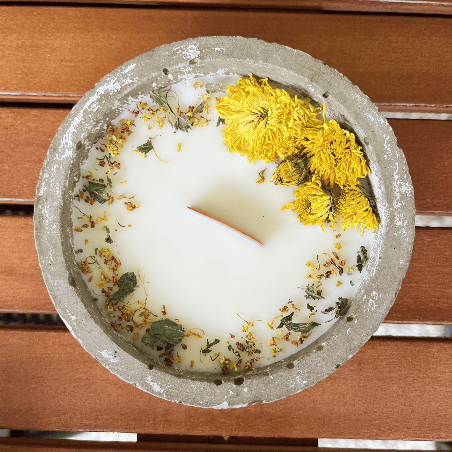 Limitierte Einzelstücke: Outdoor Citronella-Betonkerze „Mugge Schreck“ – Handgemachter Insektenschutz aus dem Südschwarzwald