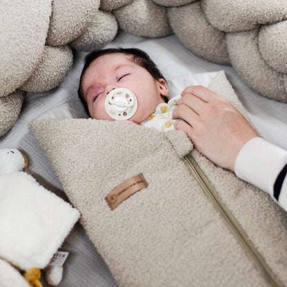 Bettschlange geflochten Teddystoff Bouclé – Kuschelige Bettumrandung