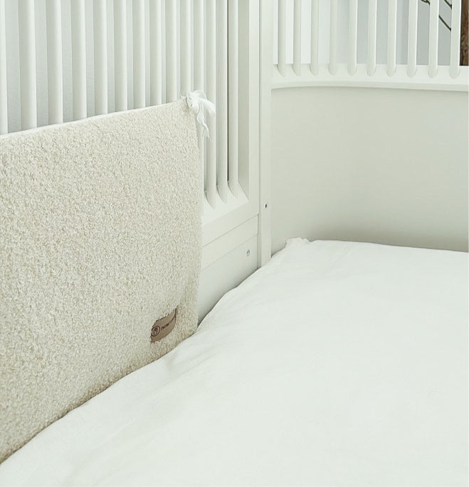 Bettumrandung Teddy Bouclé – Weiche Premium Umrandung für Baby- & Beistellbetten
