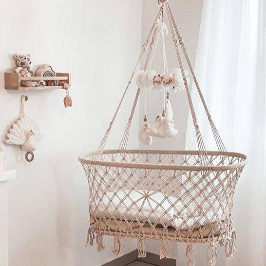 Hängewiege Boho aus Makramee-Baumwollgarn – Sanftes Schaukeln für süße Träume