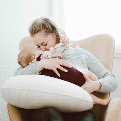 Stillkissen Halbmond Velours– Komfort, Unterstützung & vielseitige Nutzung