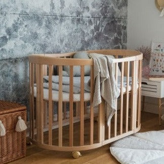 Babybett 7-in-1 – Ein Bett für viele Jahre - mitwachsend | Ovale Form