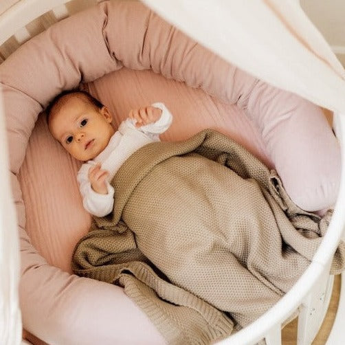 Babybett 7-in-1 – Ein Bett für viele Jahre - mitwachsend | Ovale Form