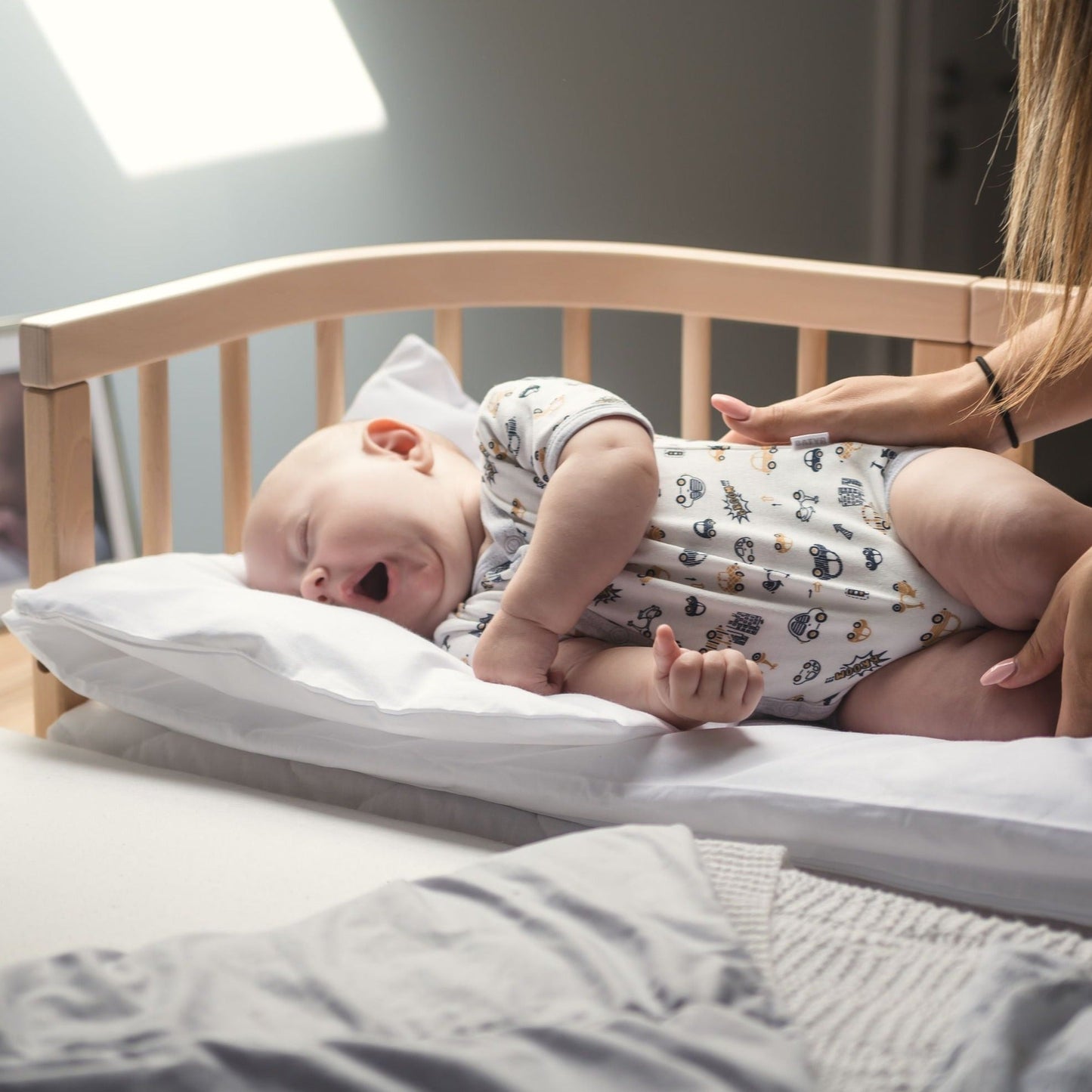 Babybett 7-in-1 – Ein Bett für viele Jahre - mitwachsend | Quadratische Form