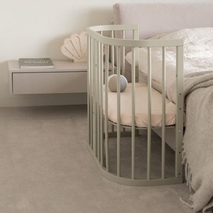 Babybett 7-in-1 – Ein Bett für viele Jahre - mitwachsend | Quadratische Form