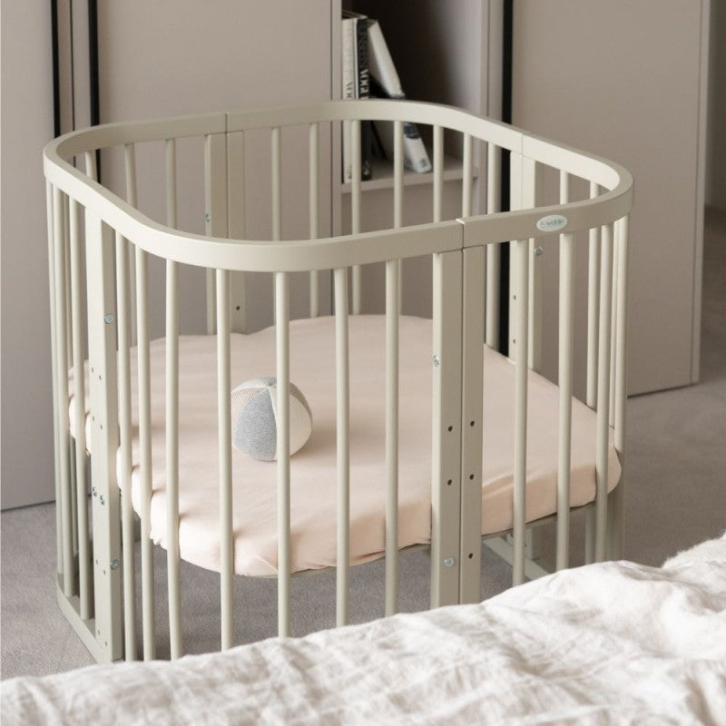 Babybett 7-in-1 – Ein Bett für viele Jahre - mitwachsend | Quadratische Form
