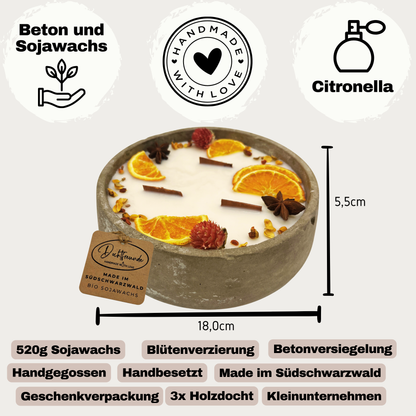 Große Outdoor Citronella-Betonkerze „Big Grey - Mugge Schreck“ – Mit drei Holdochten - Handgemachter Insektenschutz aus dem Südschwarzwald mit Blütenverzierung