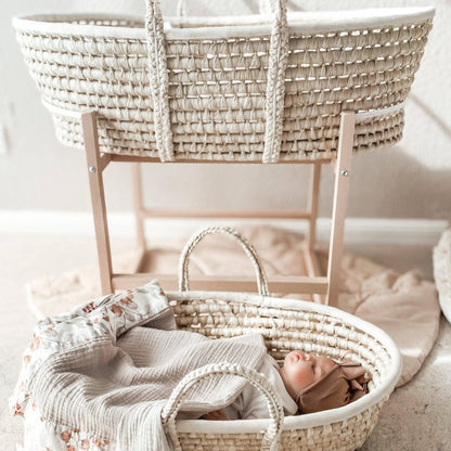 Moseskorb für Puppen aus Weidengeflecht – handgefertigt & naturbelassen
