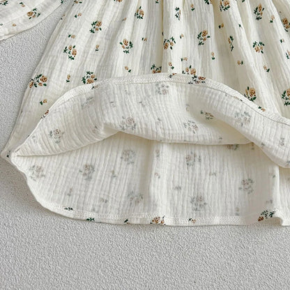 Süßes Prinzessinnen-Kleid mit Rosenprint