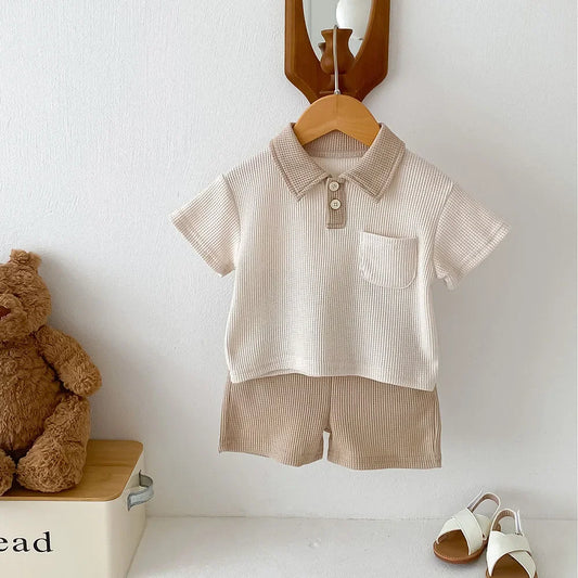 Sommer Baby Set mit Polokragen – Waffelshirt & Shorts