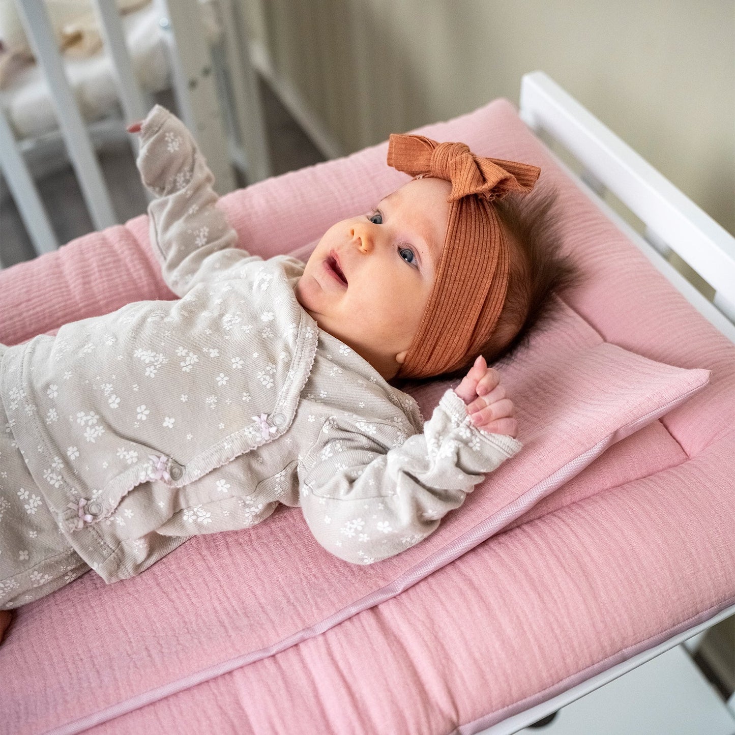 Wickelauflage Musselin mit Unterlage – natürlich & kuschelig für dein Baby