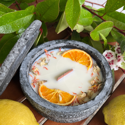 HANDGEMACHTE Citronella BETONKERZE Schwarz - Stilvolle Sojawachskerze für Ihr Zuhause. Outdoor Kerze mit Blütenverzierung und HOCHWERTIGEM Holzdocht aus dem Südschwarzwald